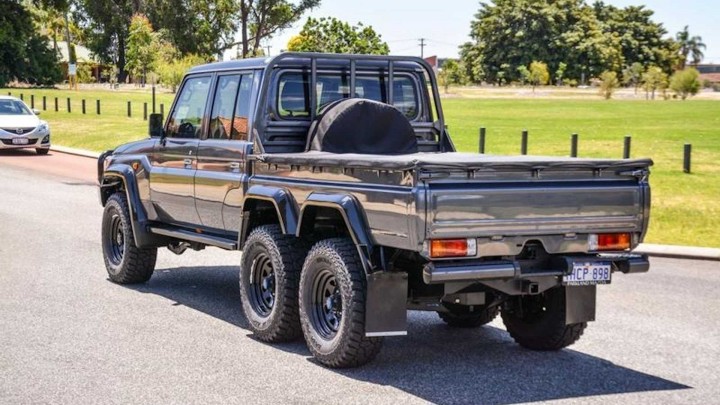 Toyota Land Cruiser 6x6 - 08